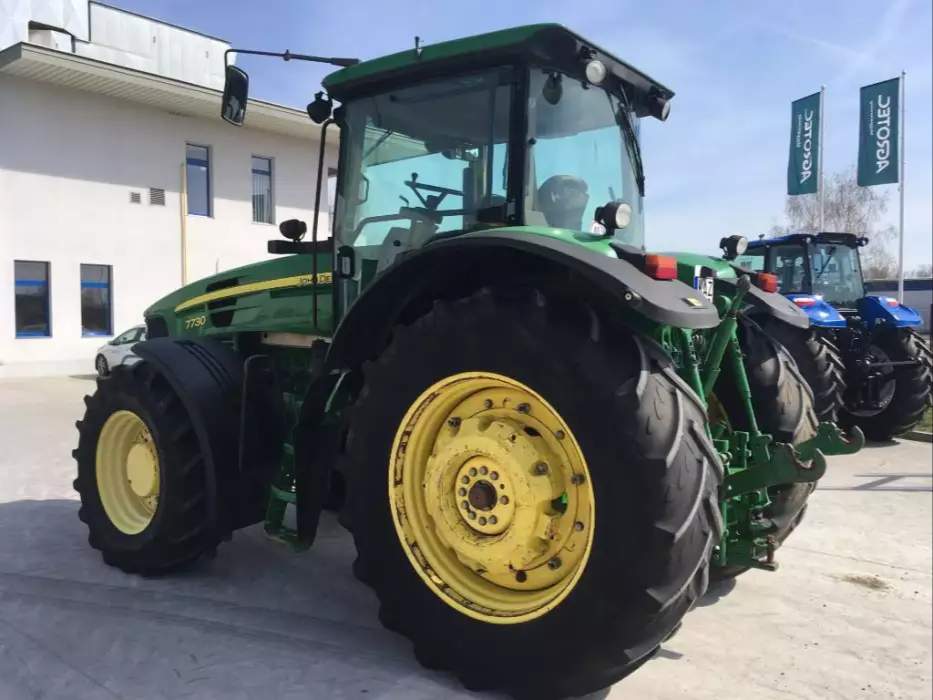 John Deere 7730