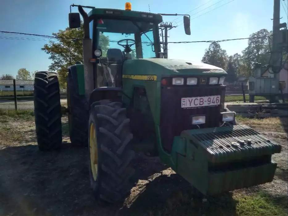John Deere 8200