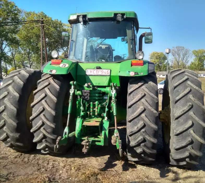 John Deere 8200