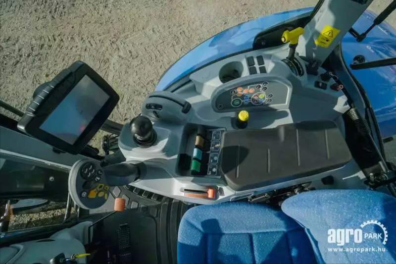New Holland T6090