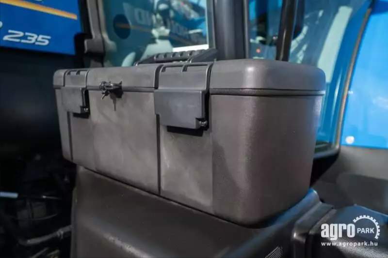 New Holland T7.235
